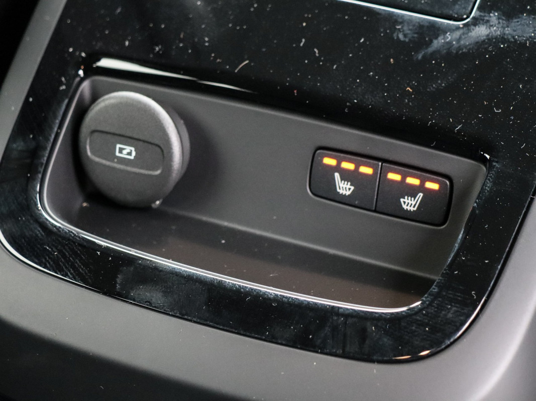 Volvo V60 Recharge Plug-In Hybrid AWD - Kombi - Blau - Neuwagen - Bild 14