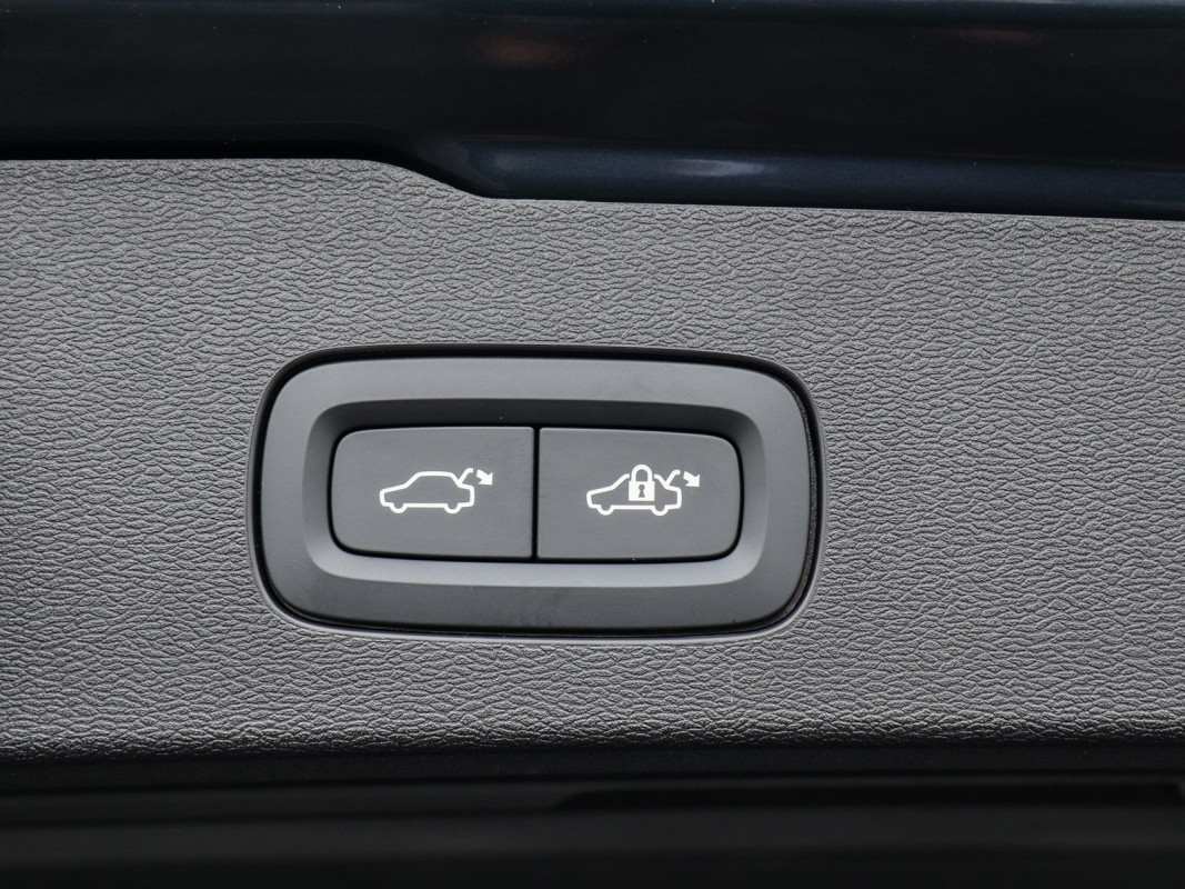 Volvo V60 Recharge Plug-In Hybrid AWD - Kombi - Blau - Neuwagen - Bild 15
