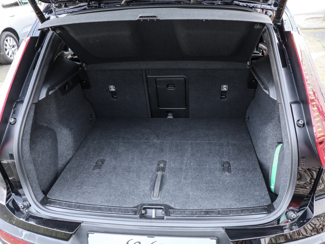 Volvo XC40 B3 (B) - SUV/Off-road - Schwarz - Gebrauchtwagen - Bild 12