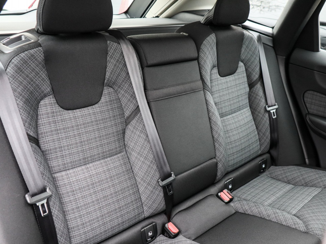 Volvo XC60 B5 - SUV/Off-road - Grau - Gebrauchtwagen - Bild 5