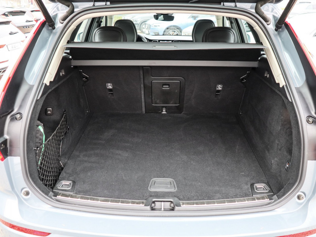 Volvo XC60 B5 - SUV/Off-road - Grau - Gebrauchtwagen - Bild 12