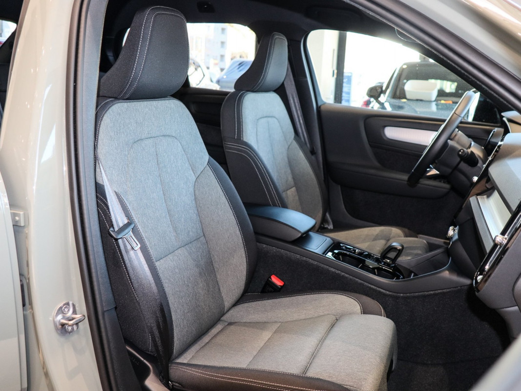 Volvo XC40 B4 (B) - SUV/Off-road - Grün - Gebrauchtwagen - Bild 7