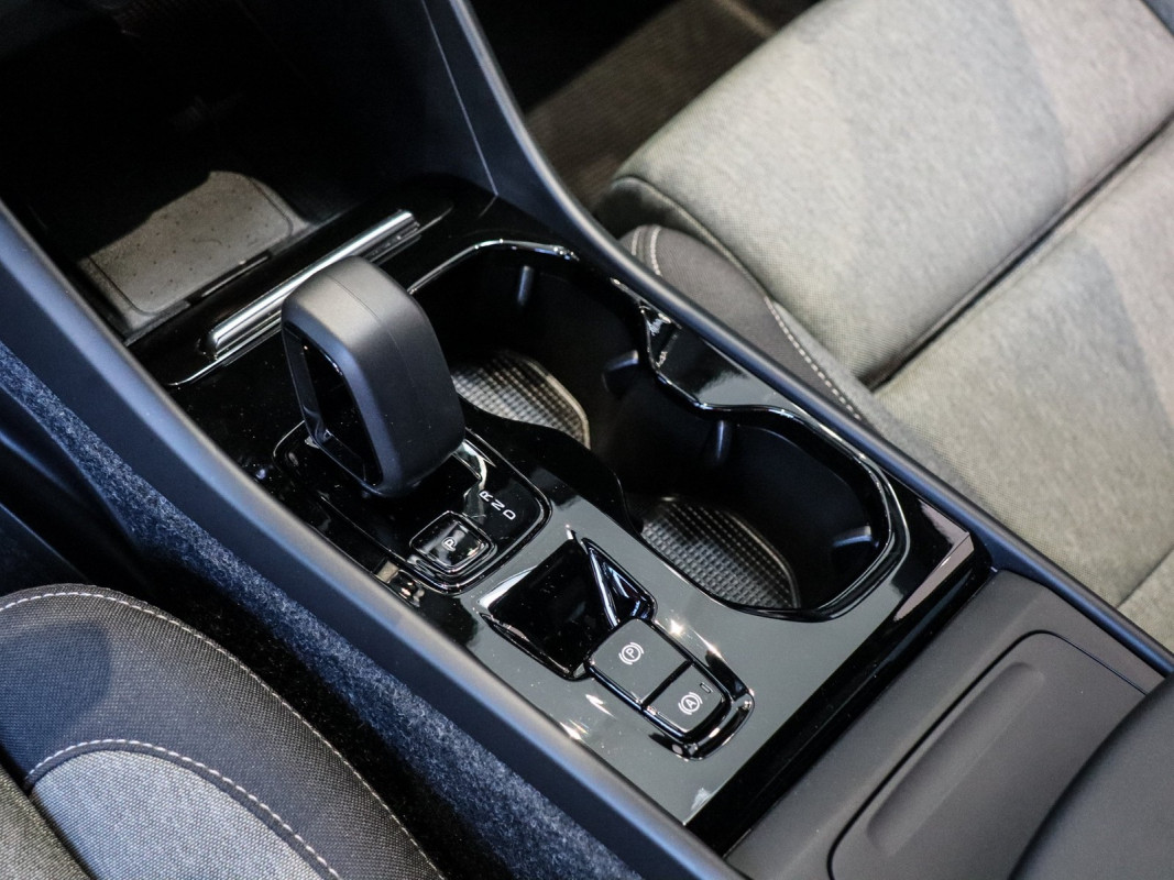 Volvo XC40 B4 (B) - SUV/Off-road - Grün - Gebrauchtwagen - Bild 11