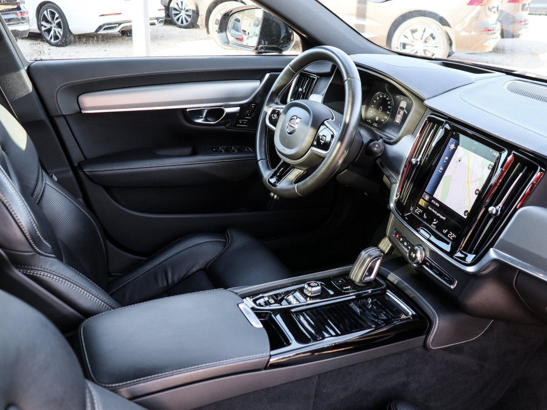 Volvo V90 T6 AWD - Kombi - Schwarz - Gebrauchtwagen - Bild 3