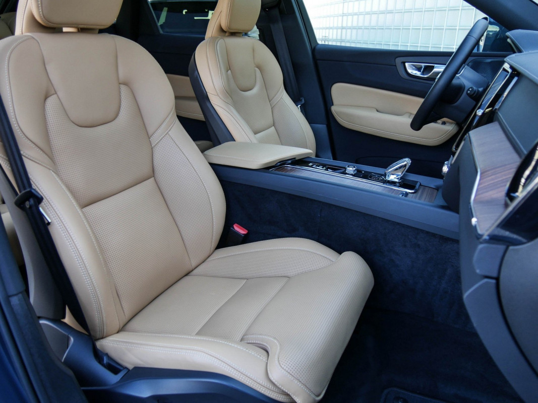 Volvo XC60 - SUV/Off-road - Blau - Gebrauchtwagen - Bild 7