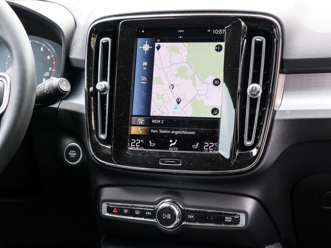 Volvo XC40 B4 Momentum Pro - SUV/Off-road - Schwarz - Gebrauchtwagen - Bild 9