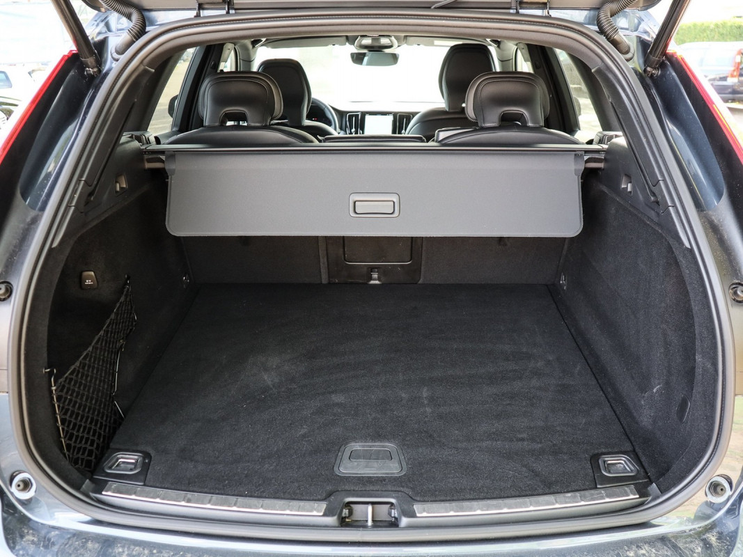 Volvo XC60 B4 (D) - SUV/Off-road - Blau - Gebrauchtwagen - Bild 12
