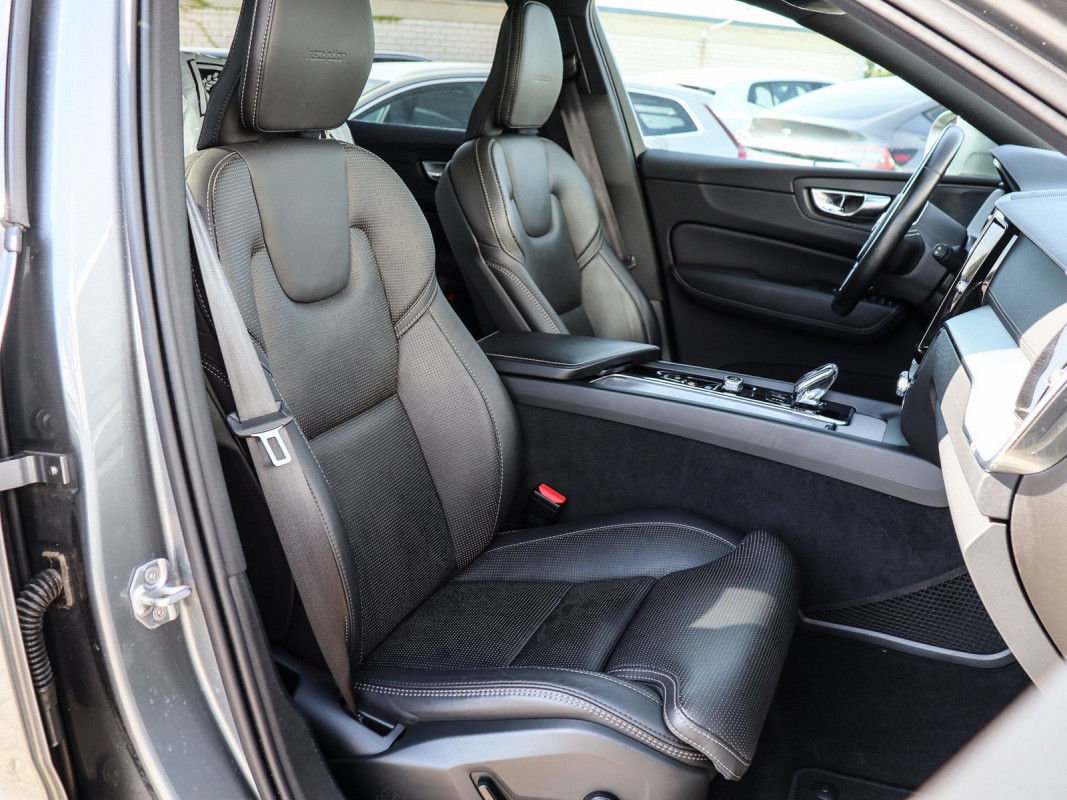 Volvo XC60 B4 Diesel AWD Inscription - SUV/Off-road - Grau - Gebrauchtwagen - Bild 5