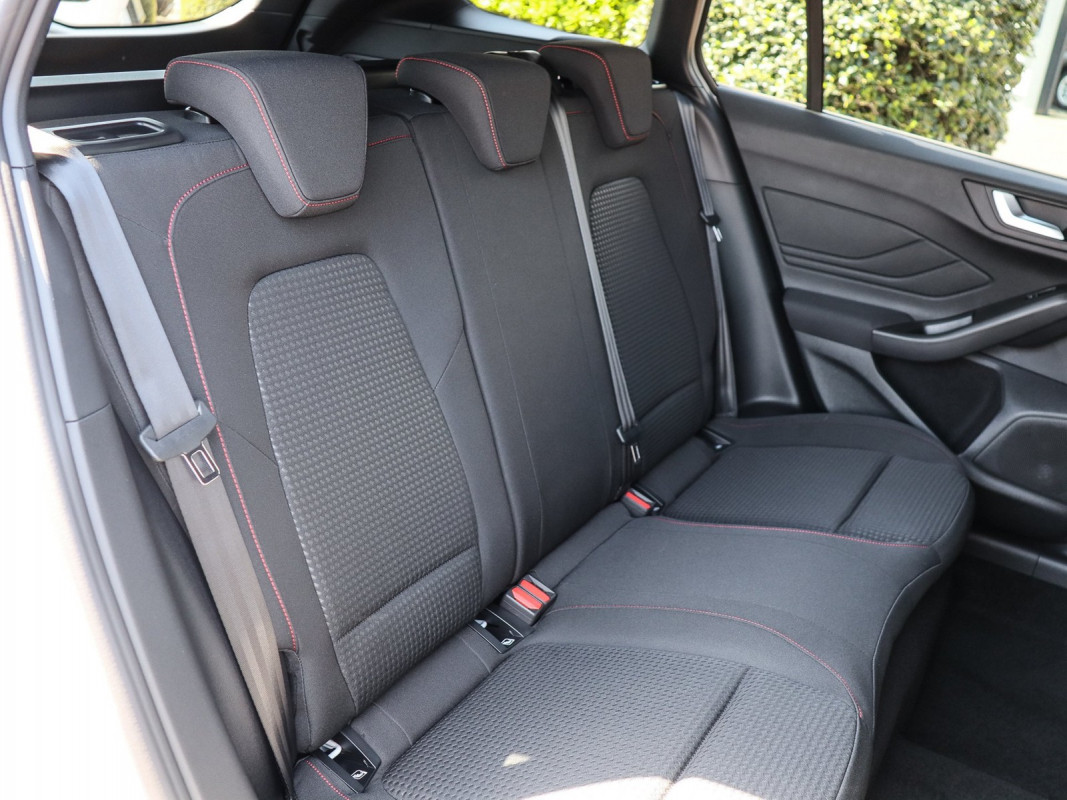 Ford Focus Turnier - Kombi - Weiss - Tageszulassung - Bild 4
