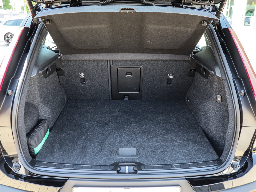 Volvo XC40 T5 Recharge - SUV/Off-road - Schwarz - Gebrauchtwagen - Bild 12