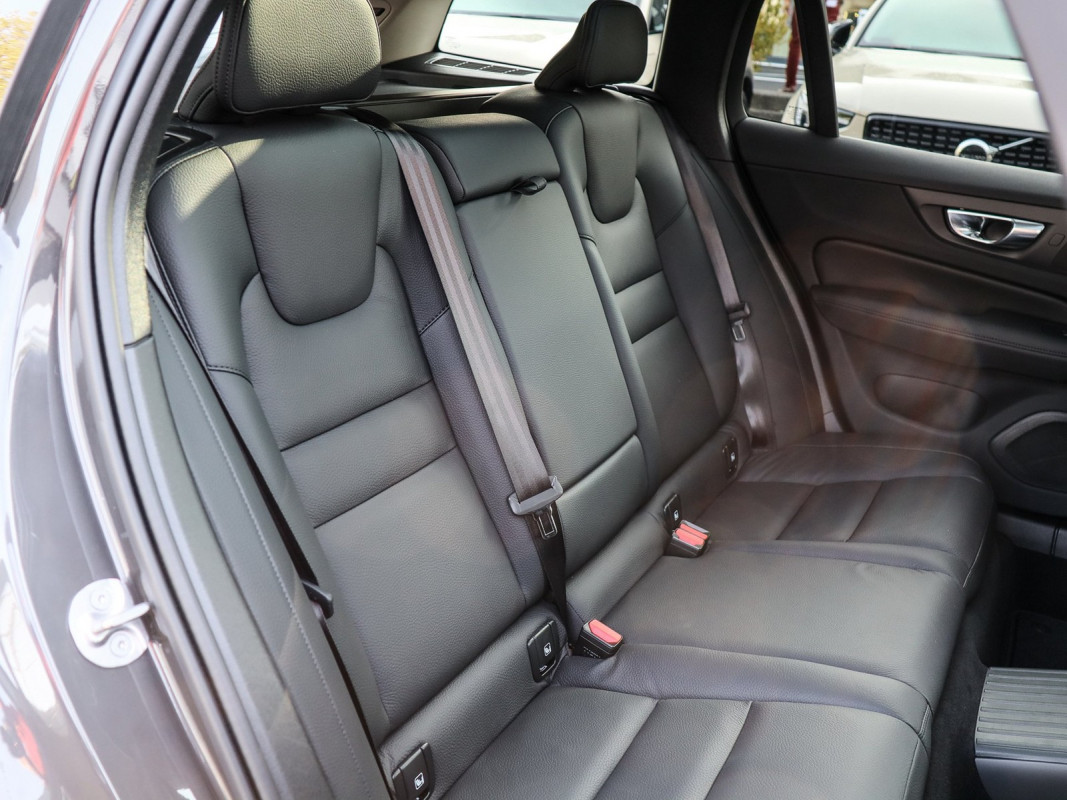 Volvo V60 T6 Recharge - Kombi - Grau - Gebrauchtwagen - Bild 5