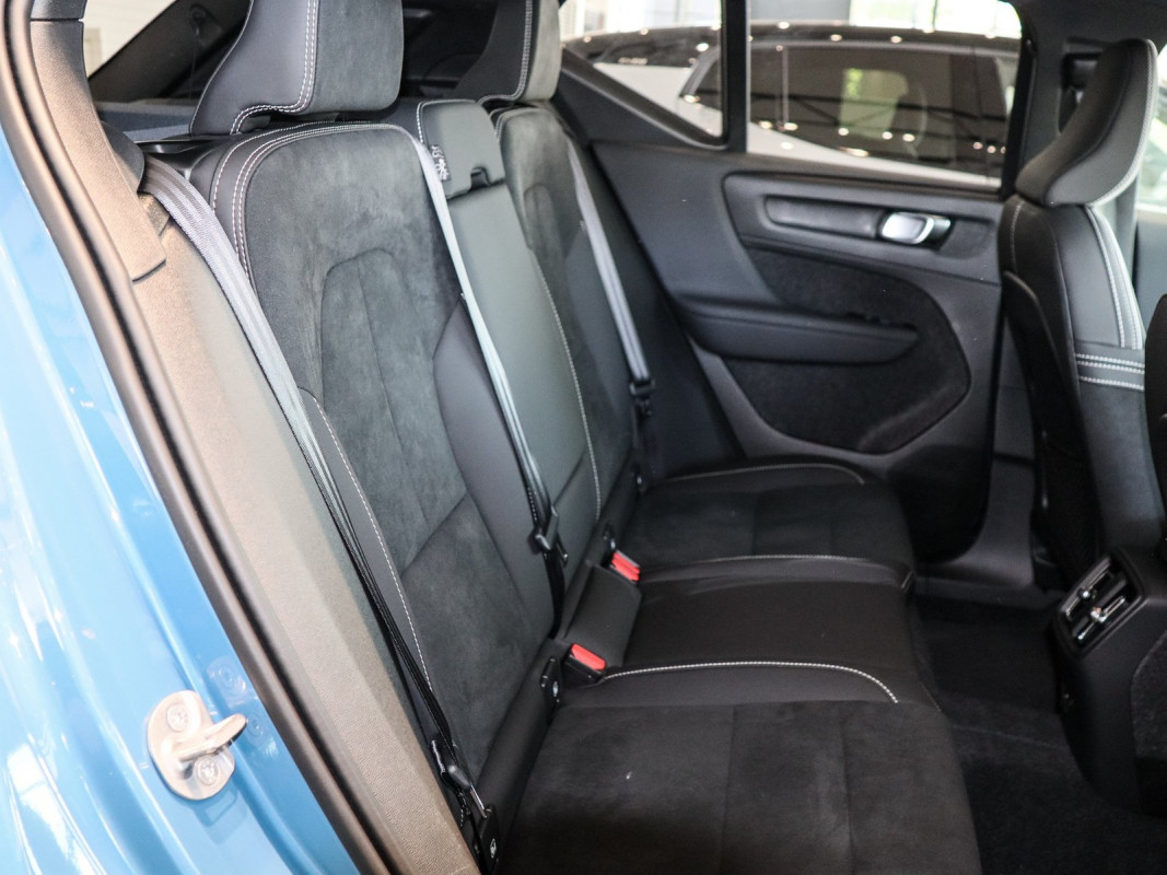 Volvo EX40 Single Motor - SUV/Off-road - Blau - Gebrauchtwagen - Bild 5