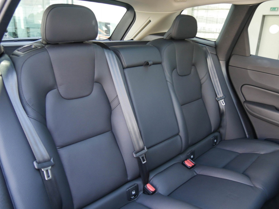 Volvo XC60 - SUV/Off-road - Grau - Gebrauchtwagen - Bild 5