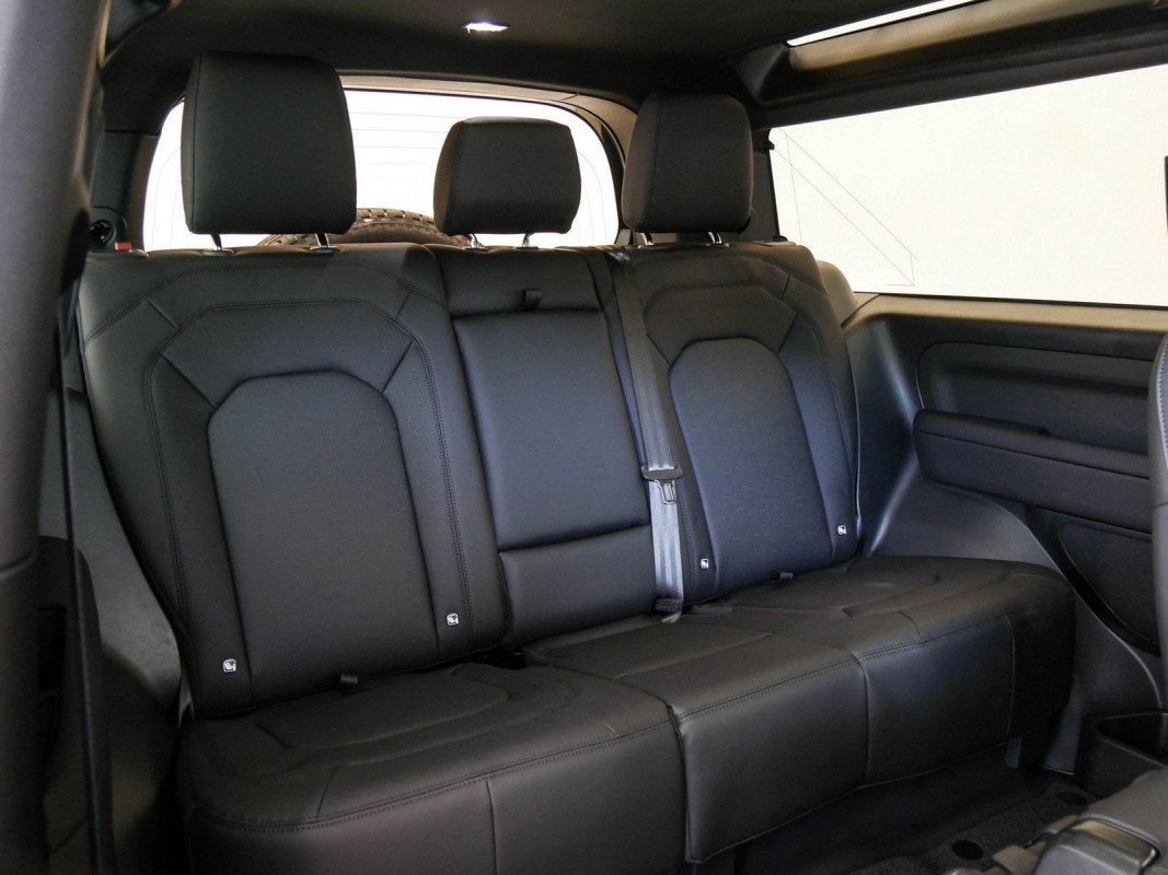 Land Rover Defender 90 D200 X-Dynamic SE - SUV/Off-road - Schwarz - Neuwagen - Bild 5