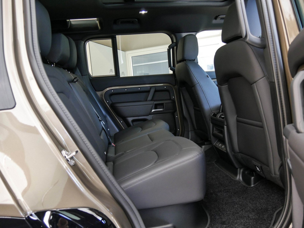 Land Rover Defender 110 D200 X-Dynamic SE - SUV/Off-road - Braun - Neuwagen - Bild 5