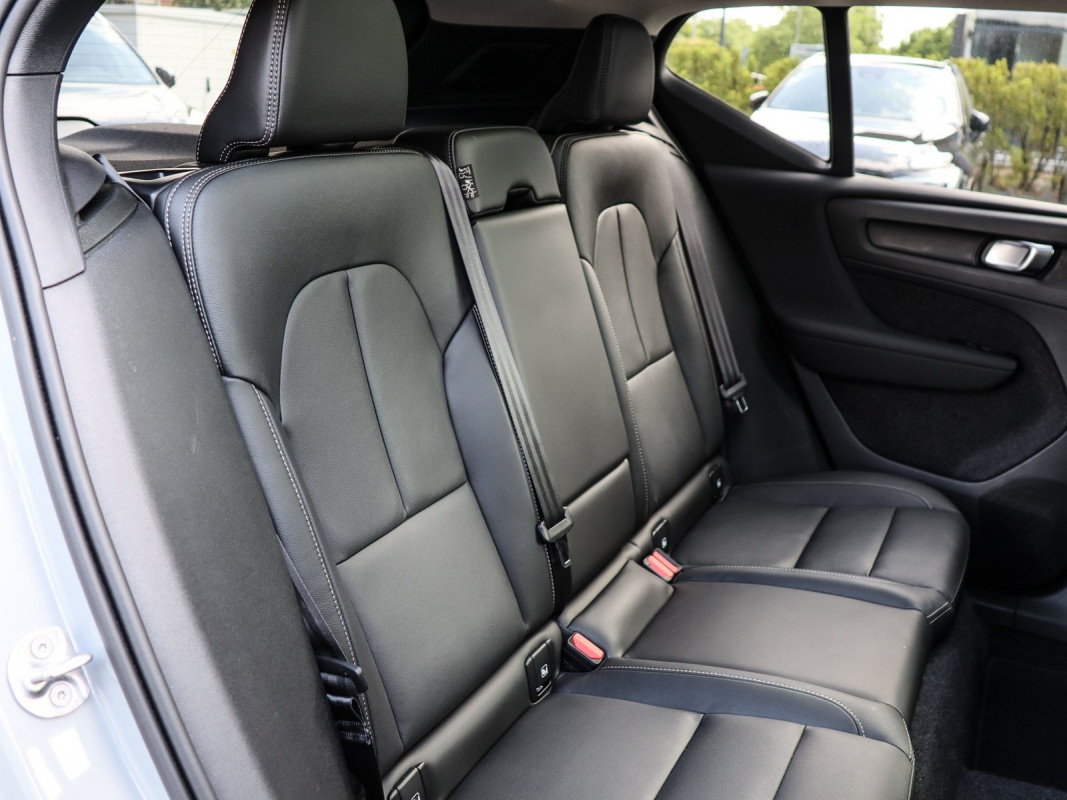 Volvo XC40 B4 (B) - SUV/Off-road - Grau - Gebrauchtwagen - Bild 5