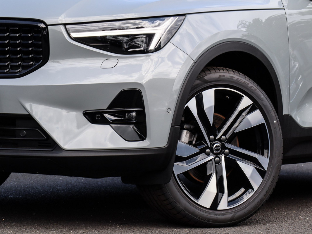 Volvo XC40 B4 (B) - SUV/Off-road - Grau - Gebrauchtwagen - Bild 6