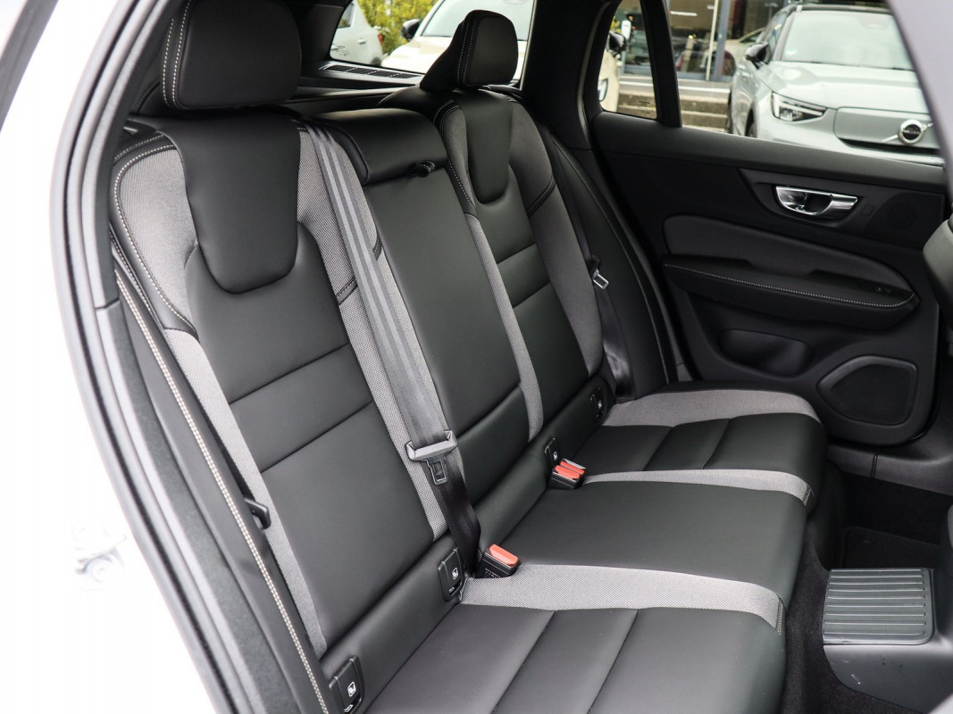 Volvo V60 T6 Recharge AWD - Kombi - Weiss - Gebrauchtwagen - Bild 5