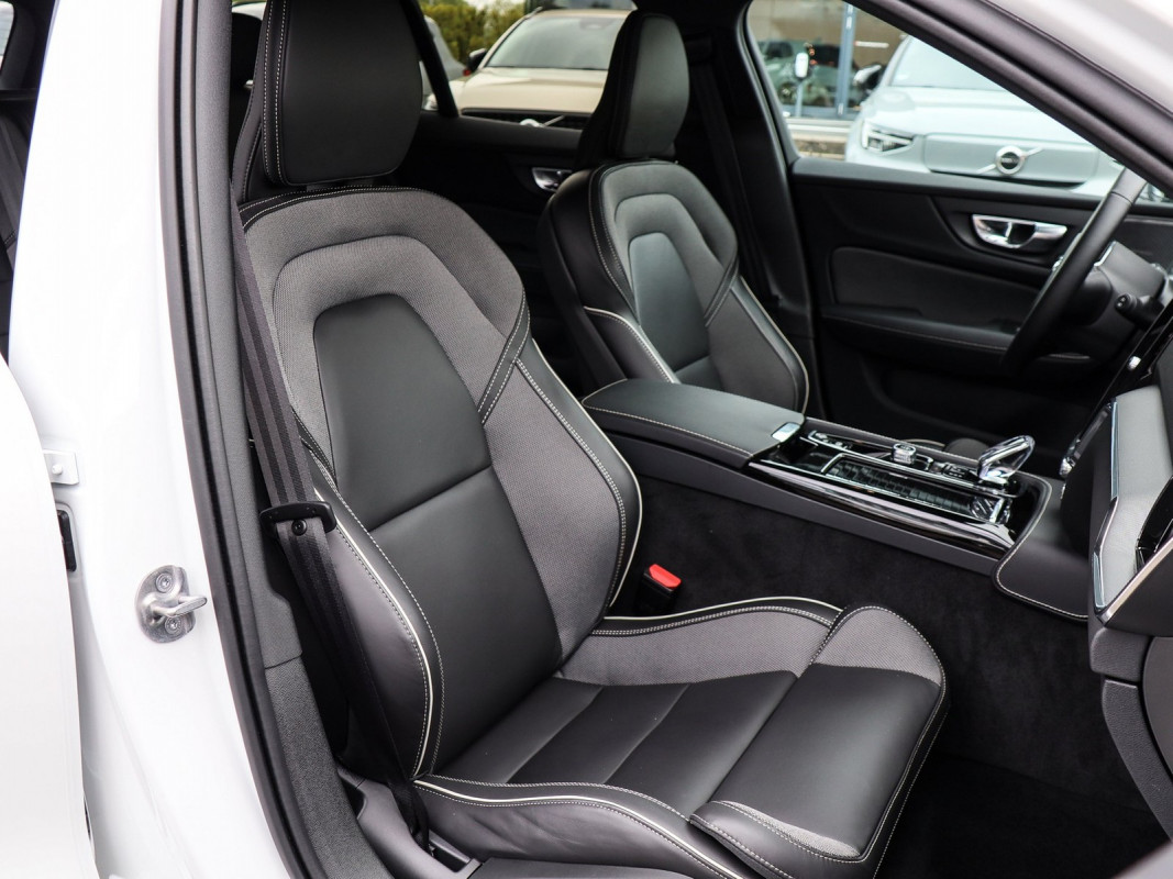 Volvo V60 T6 Recharge AWD - Kombi - Weiss - Gebrauchtwagen - Bild 7