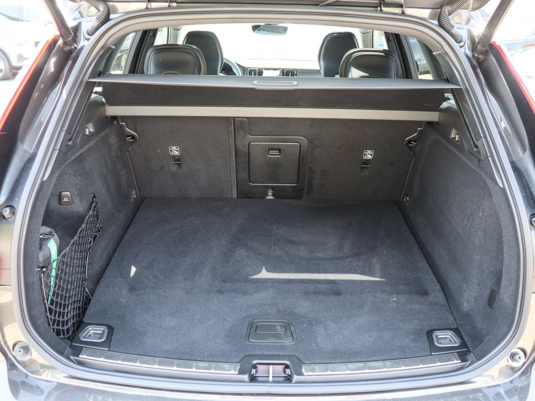 Volvo XC60 T8 AWD - SUV/Off-road - Grau - Gebrauchtwagen - Bild 12