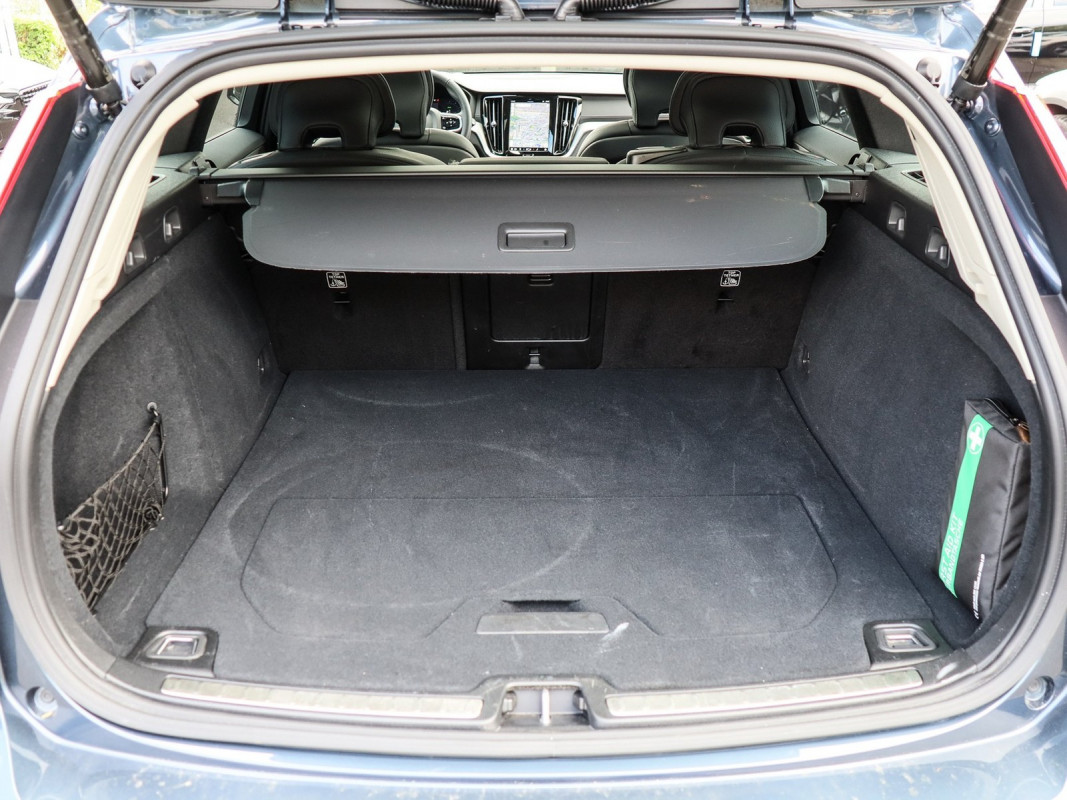 Volvo V60 T6 AWD - Kombi - Blau - Gebrauchtwagen - Bild 11