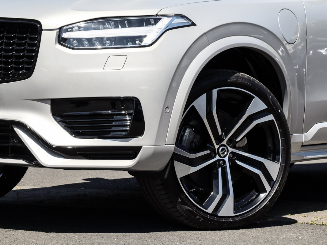 Volvo XC90 T8 Recharge AWD - SUV/Off-road - Silber - Gebrauchtwagen - Bild 6