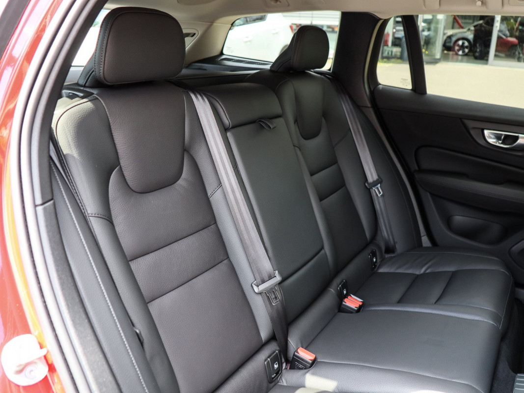 Volvo V60 T6 AWD - Kombi - Rot - Gebrauchtwagen - Bild 5