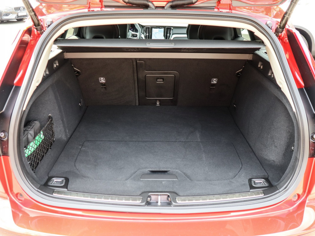 Volvo V60 T6 AWD - Kombi - Rot - Gebrauchtwagen - Bild 11