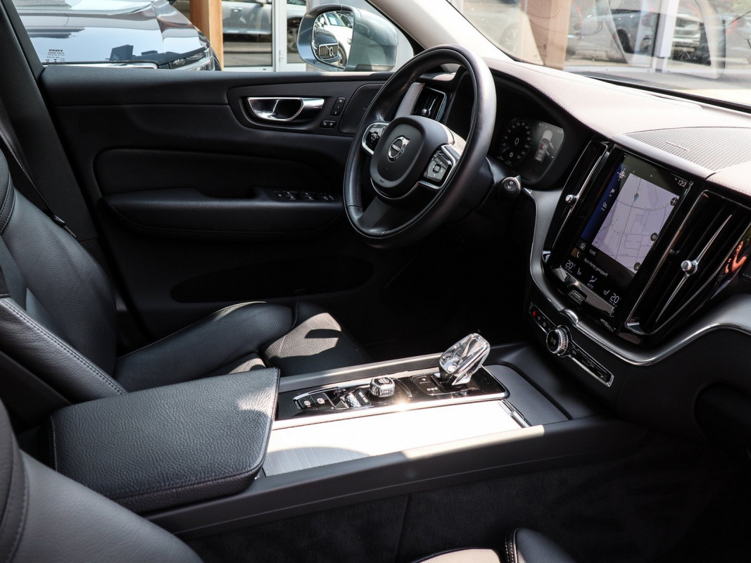 Volvo XC60 T6 AWD Recharge - SUV/Off-road - Grau - Gebrauchtwagen - Bild 3