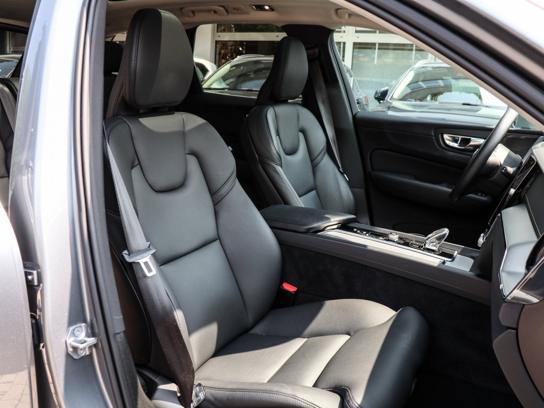 Volvo XC60 T6 AWD Recharge - SUV/Off-road - Grau - Gebrauchtwagen - Bild 7