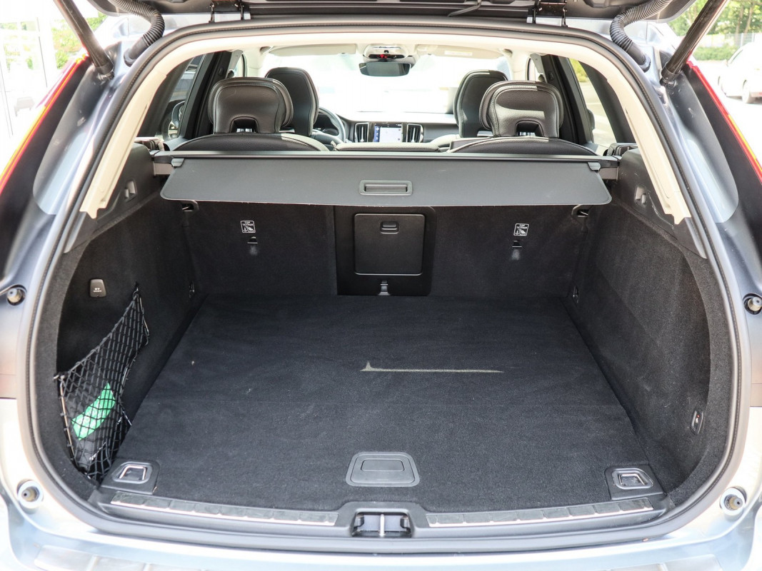 Volvo XC60 T6 AWD Recharge - SUV/Off-road - Grau - Gebrauchtwagen - Bild 12