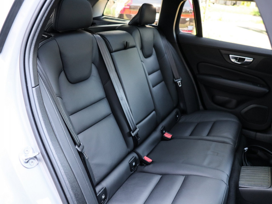 Volvo V60 T6 AWD - Kombi - Silber - Gebrauchtwagen - Bild 5