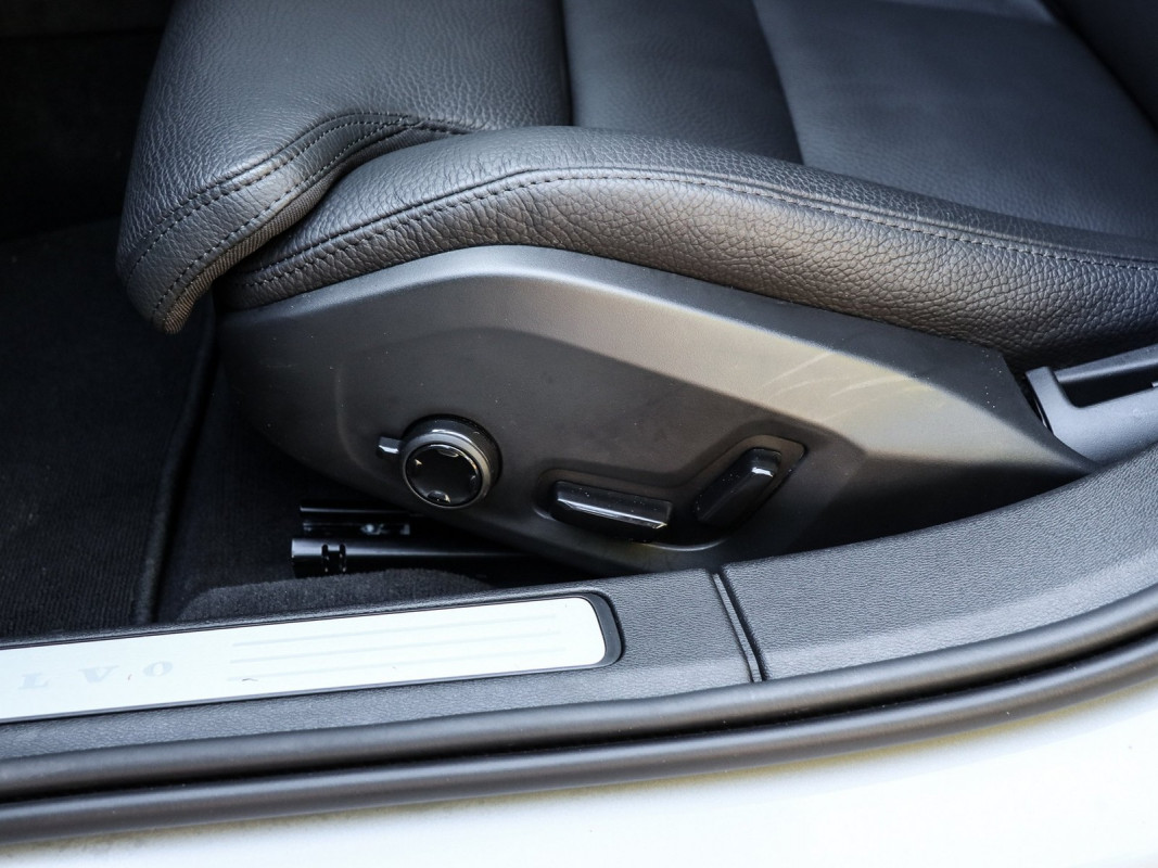 Volvo V60 T6 AWD - Kombi - Silber - Gebrauchtwagen - Bild 14