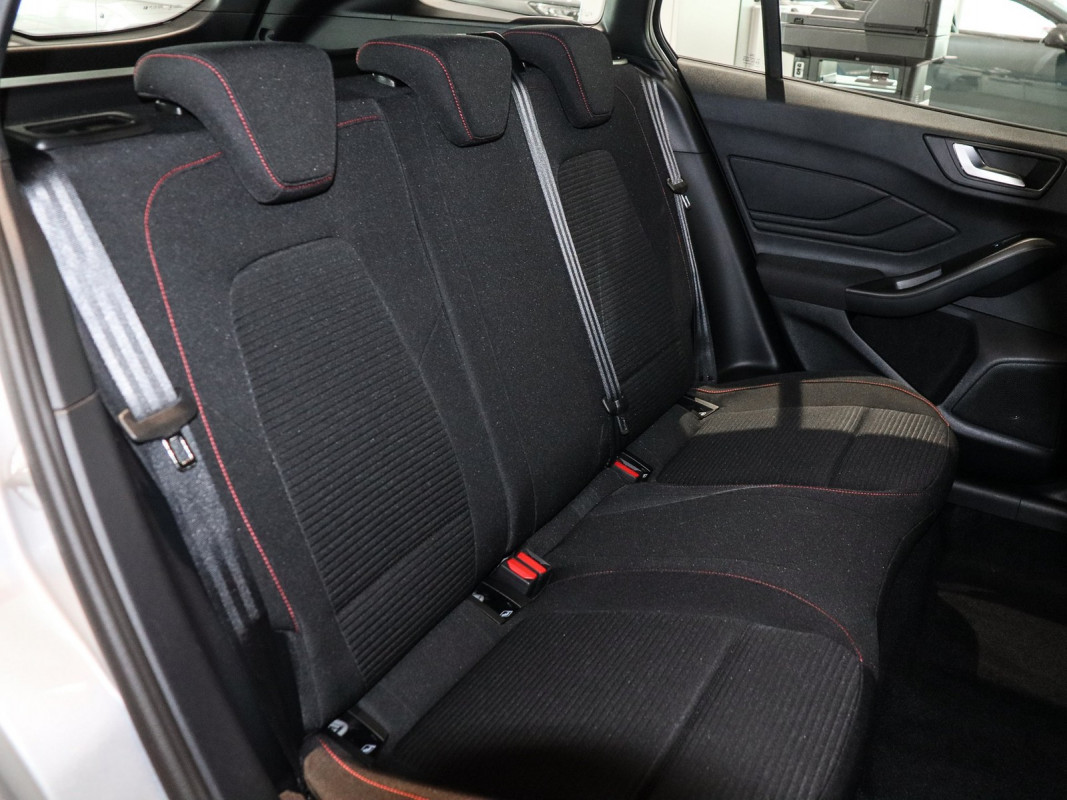Ford Focus Turnier - Kombi - Silber - Neuwagen - Bild 4