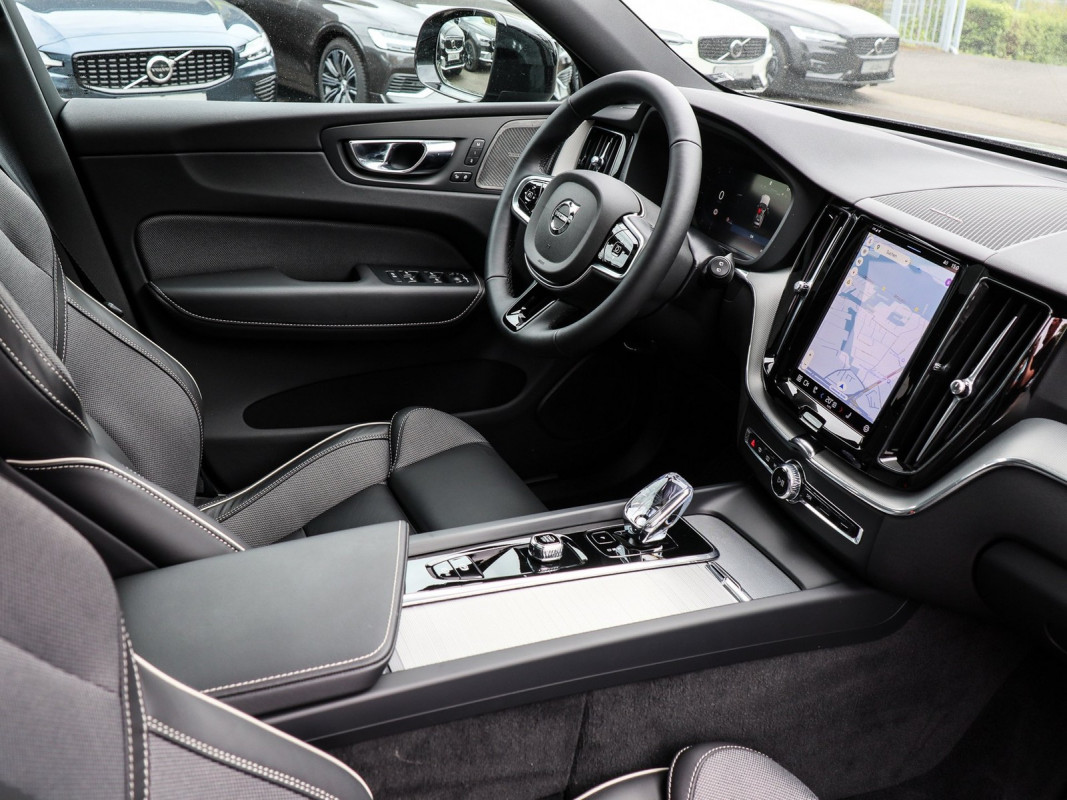 Volvo XC60 T6 Recharge - SUV/Off-road - Grau - Gebrauchtwagen - Bild 3