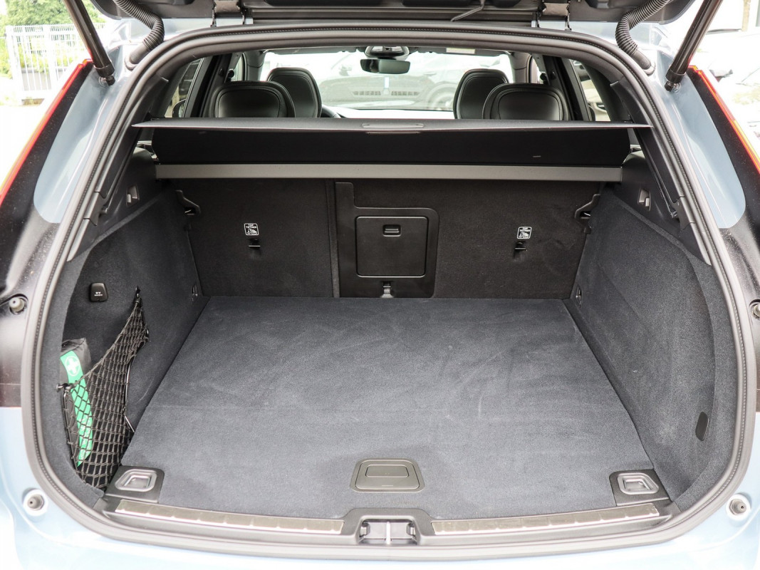Volvo XC60 T6 Recharge - SUV/Off-road - Grau - Gebrauchtwagen - Bild 12