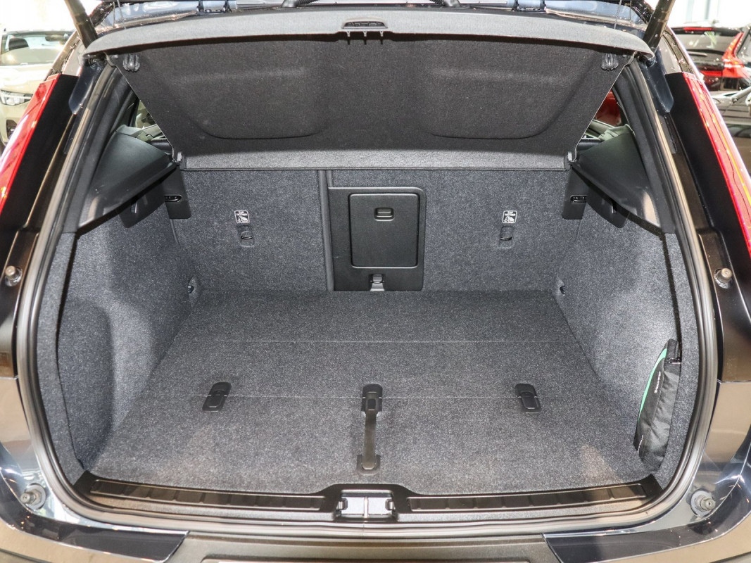 Volvo XC40 Recharge Pure Electric - SUV/Off-road - Blau - Gebrauchtwagen - Bild 12