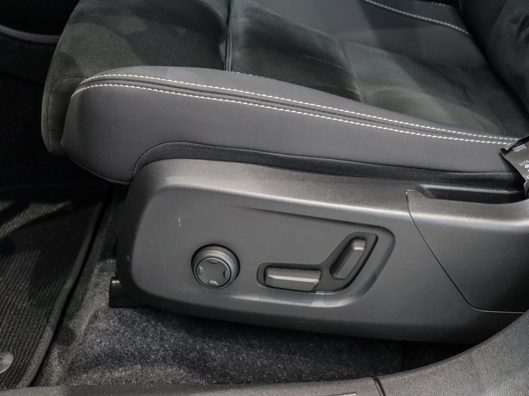 Volvo XC40 Recharge Pure Electric - SUV/Off-road - Blau - Gebrauchtwagen - Bild 15
