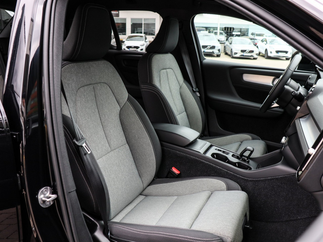 Volvo XC40 B3 (B) - SUV/Off-road - Schwarz - Gebrauchtwagen - Bild 7