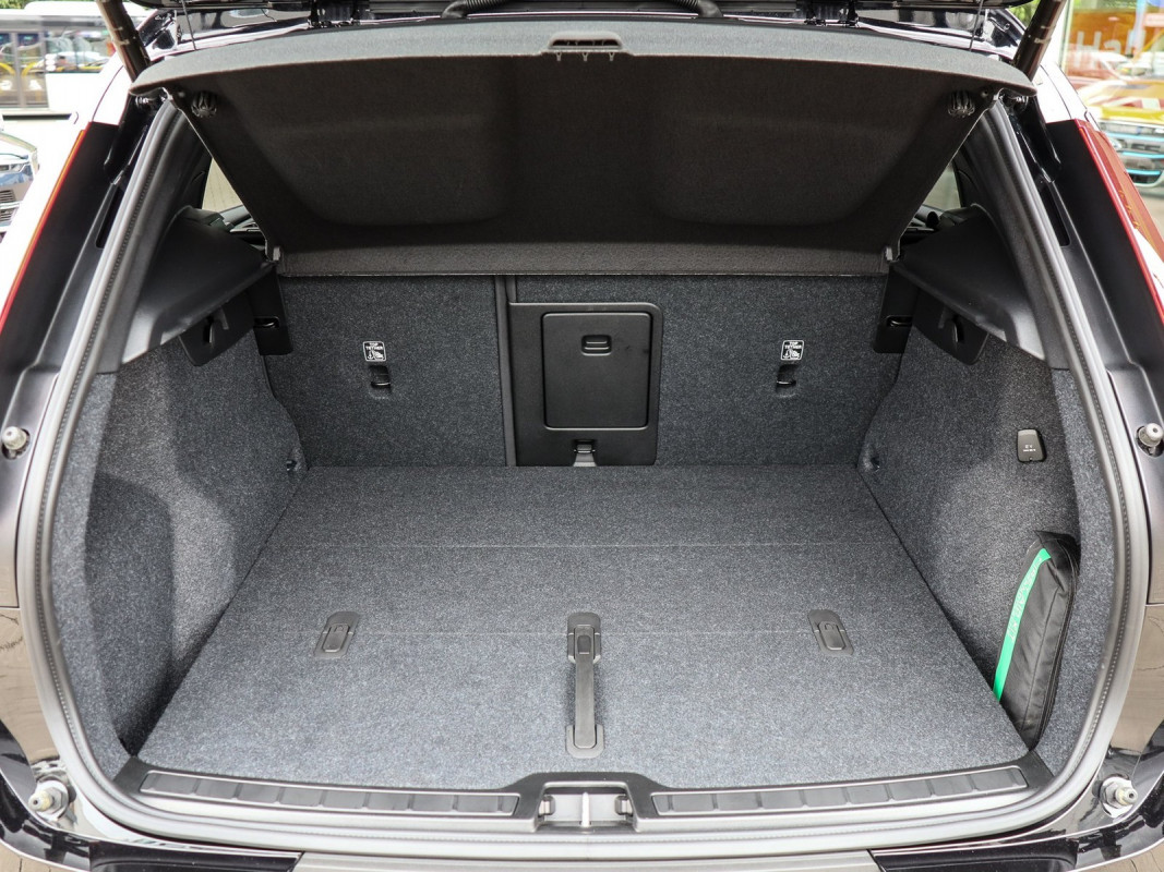 Volvo XC40 B3 (B) - SUV/Off-road - Schwarz - Gebrauchtwagen - Bild 12