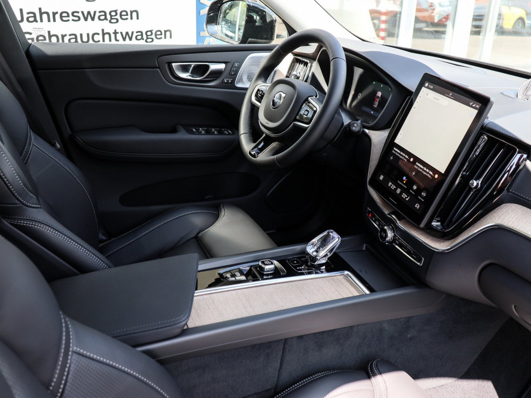 Volvo XC60 T8 AWD - SUV/Off-road - Blau - Gebrauchtwagen - Bild 3