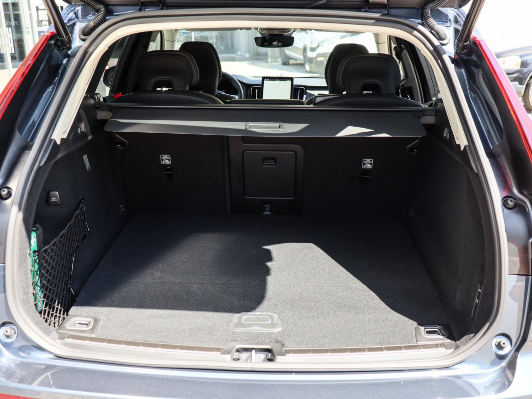 Volvo XC60 T8 AWD - SUV/Off-road - Blau - Gebrauchtwagen - Bild 12