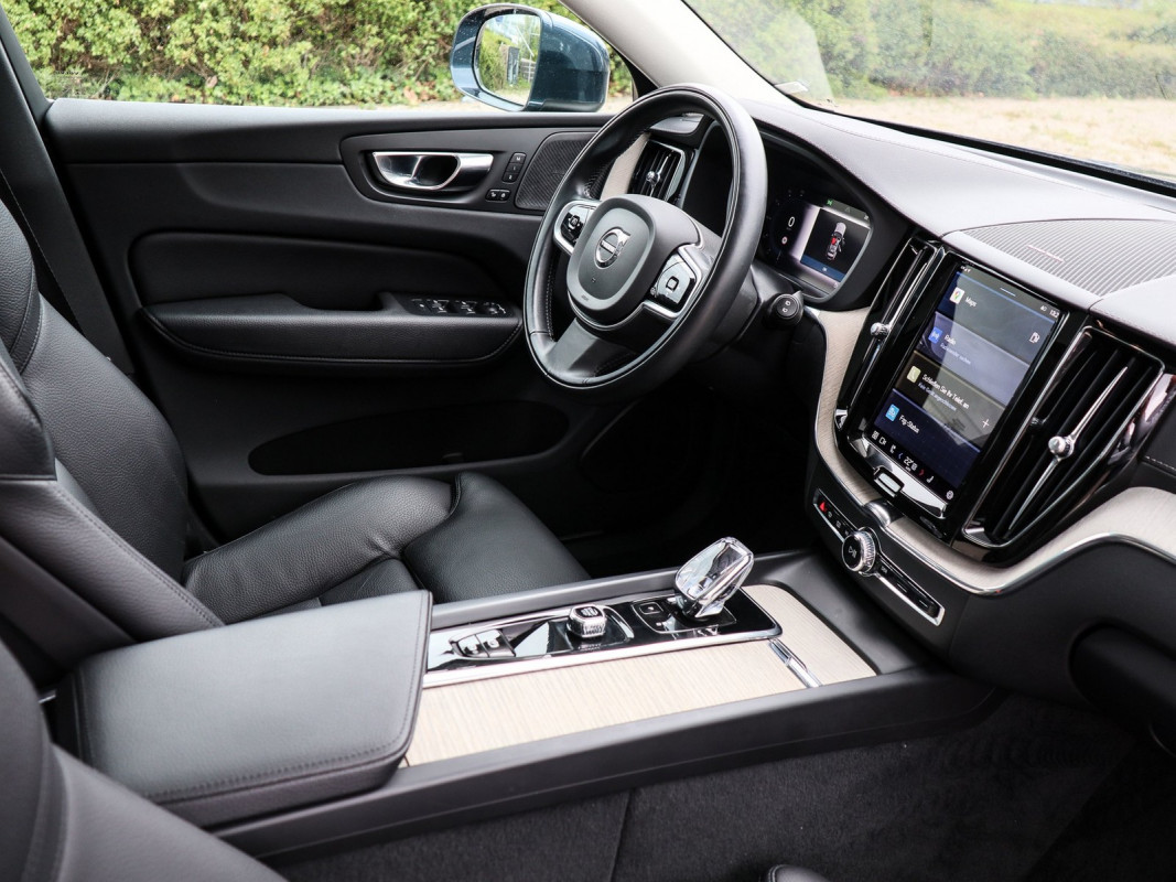 Volvo XC60 B4 Diesel - SUV/Off-road - Blau - Gebrauchtwagen - Bild 3