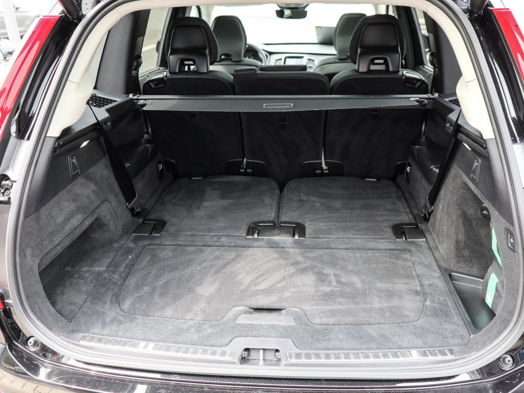 Volvo XC90 B5 (D) - SUV/Off-road - Schwarz - Gebrauchtwagen - Bild 11