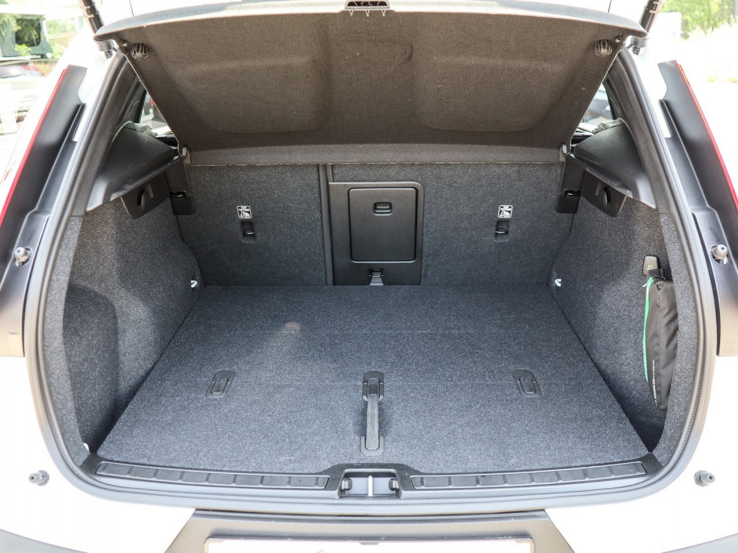Volvo XC40 B3 (B) - SUV/Off-road - Weiss - Gebrauchtwagen - Bild 11
