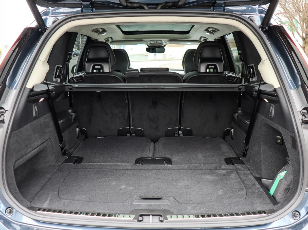 Volvo XC90 T8 Ultra Bright - SUV/Off-road - Schwarz - Neuwagen - Bild 9