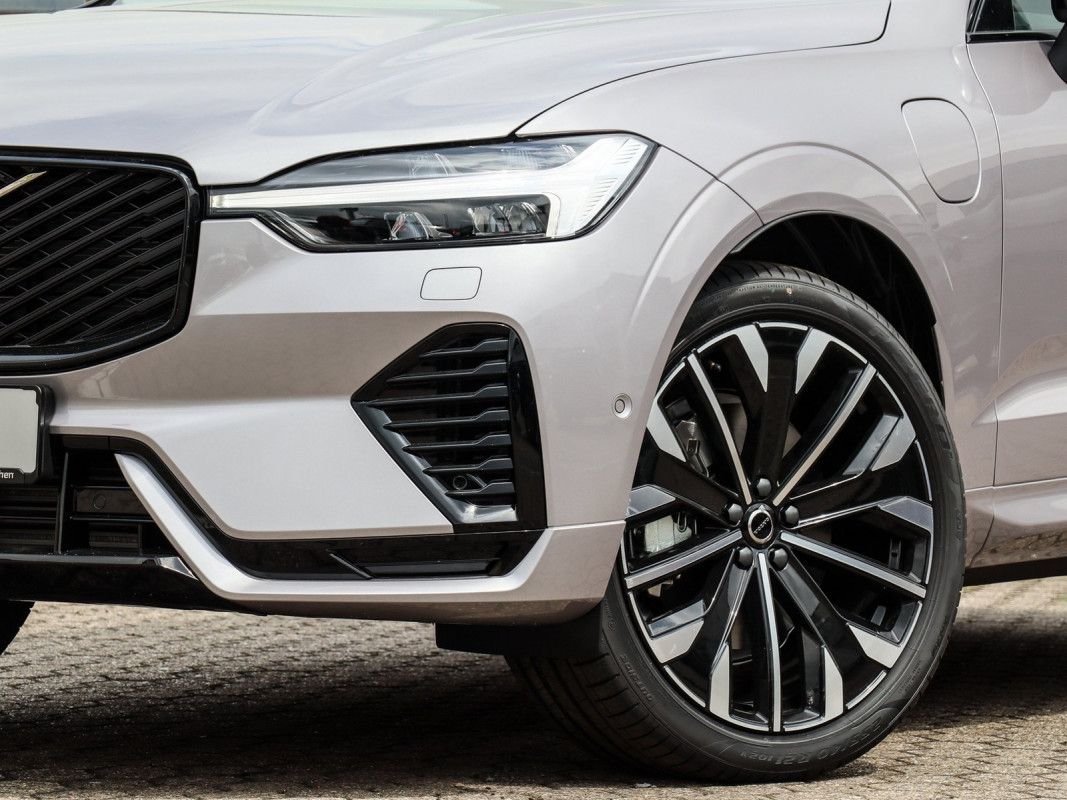 Volvo XC60 T8 Reskin Ultra Black Edition - SUV/Off-road - Silber - Gebrauchtwagen - Bild 6