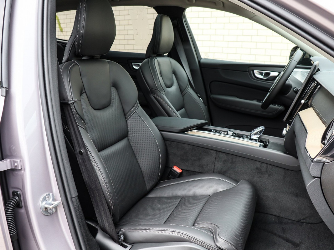 Volvo XC60 T8 Reskin Ultra Black Edition - SUV/Off-road - Silber - Gebrauchtwagen - Bild 7