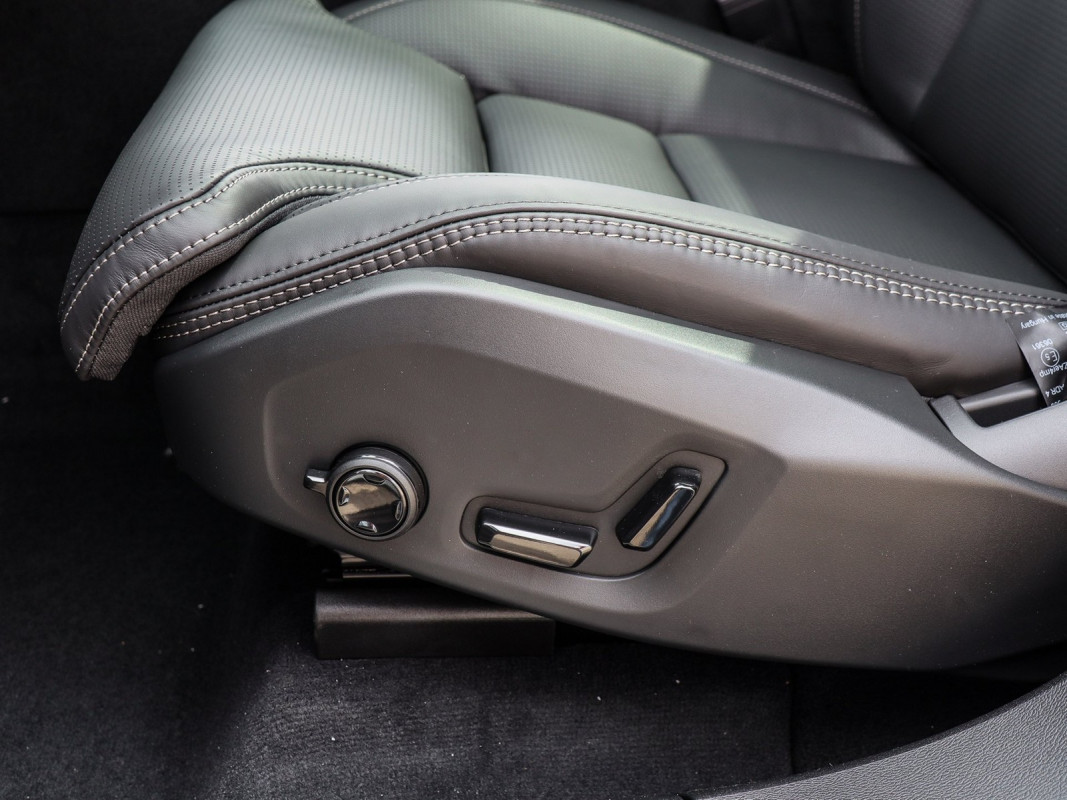 Volvo XC60 T8 Reskin Ultra Black Edition - SUV/Off-road - Silber - Gebrauchtwagen - Bild 15