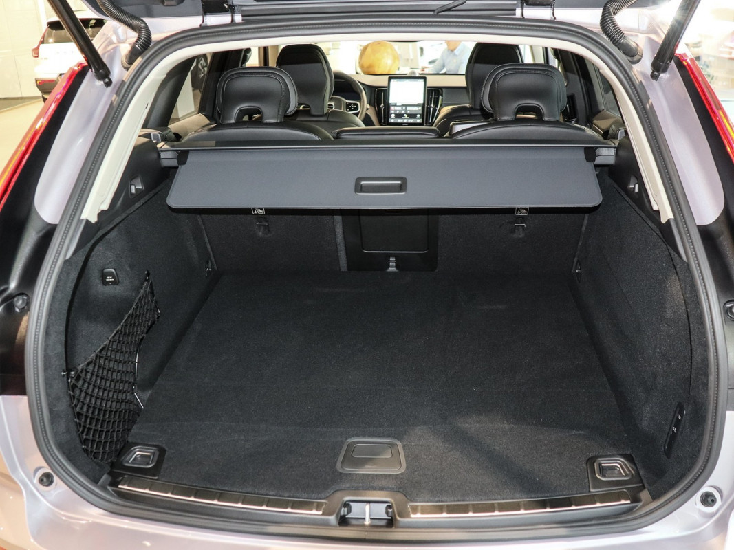 Volvo XC60 T8 AWD - SUV/Off-road - Silber - Gebrauchtwagen - Bild 9